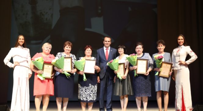 Чествовали работников торговли и наградили  победителей фестиваля «Гостеприимная Чувашия»
