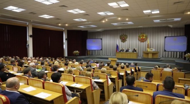 На расширенном заседании Кабинета Министров Чувашской Республики обсуждены итоги экономического и социального развития республики в первом полугодии 2018 года