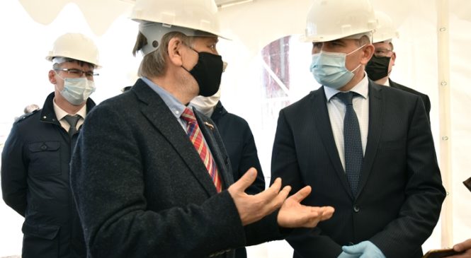 Олег Николаев посетил будущий завод объемно-блочного домостроения