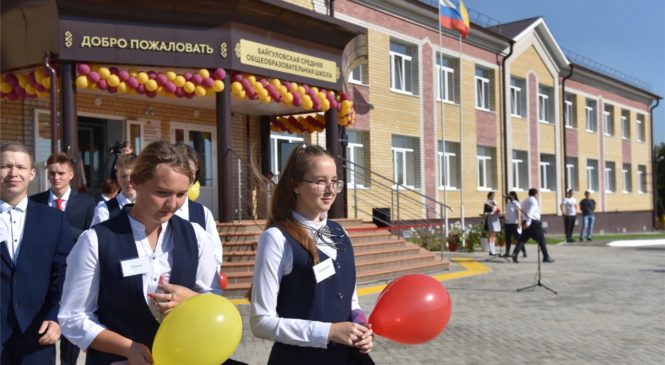 Олег Николаев открыл еще одну новую школу в Чувашии 01.09.2020
