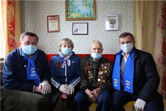 В Комсомольском районе организовано чествование ветеранов и вдов  участников войны на дому