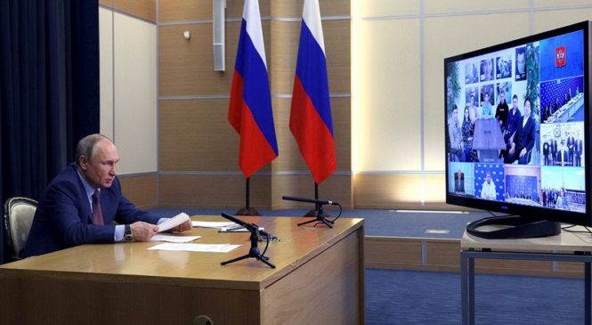 Владимир Путин встретился с общественниками-победителями предварительного голосования «Единой России»