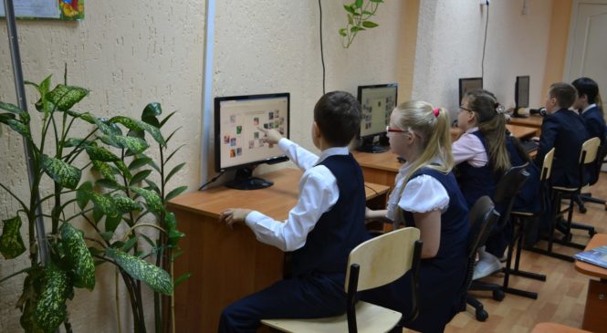 Единый интернет-тариф для школ предложили установить в России