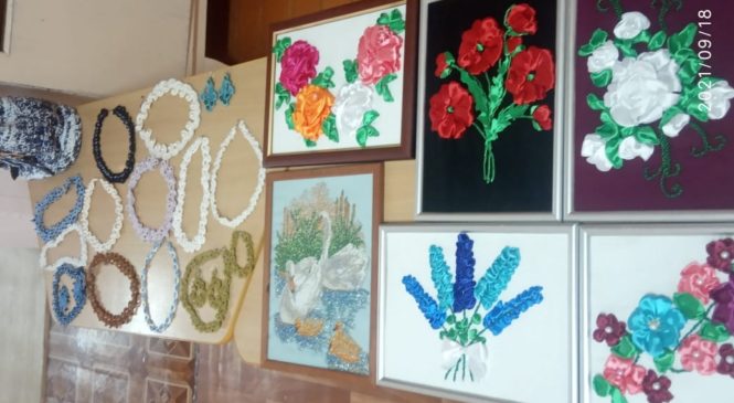 На избирательных участках Комсомольского района открыты выставки местных умельцев