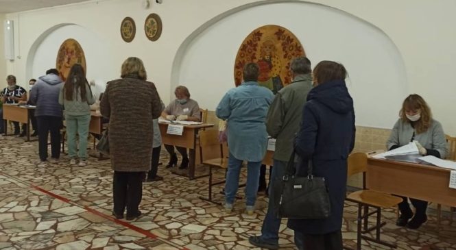 В Шумерле избиратели пришли проголосовать с раннего утра
