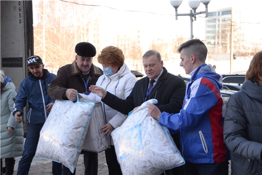 Депутаты помогают жителям Донбасса