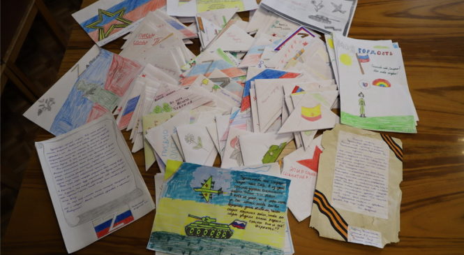 «Письмо солдату»: дети пишут письма поддержки защитникам Родины