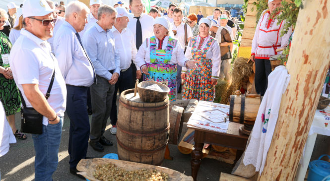 Глава Чувашии открыл II фестиваль «Зеленое золото России»