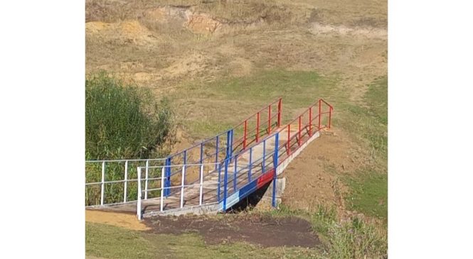 Житель села Урмаево Комсомольского округа Ильгиз Пахалов к 1 сентября построил мост, сокративший расстояние до школы