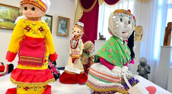  В Доме дружбы народов Чувашии открыта выставка национальных кукол ﻿