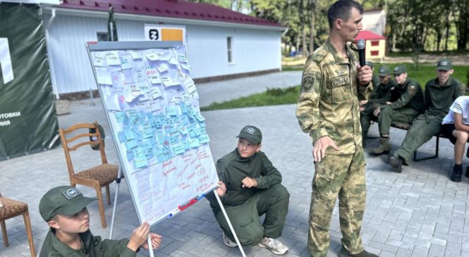 Школьникам Чувашии рассказали, что для бойцов значат детские письма