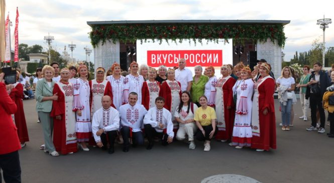 Халӑх юррисемпе куракансене тыткӑнланӑ